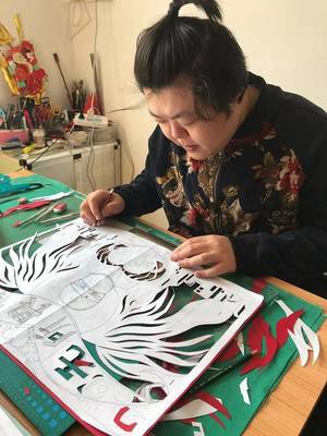 禪城文藝作者以剪紙、書法為載體，為武漢加油打氣并承辦展覽活動